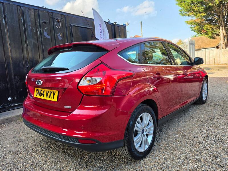 Ford Focus 1.0T EcoBoost Titanium Navigator Euro 5 (s/s) 5dr thumbnail 9