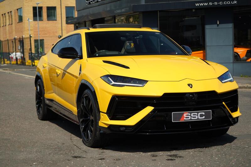 Lamborghini Urus view 5