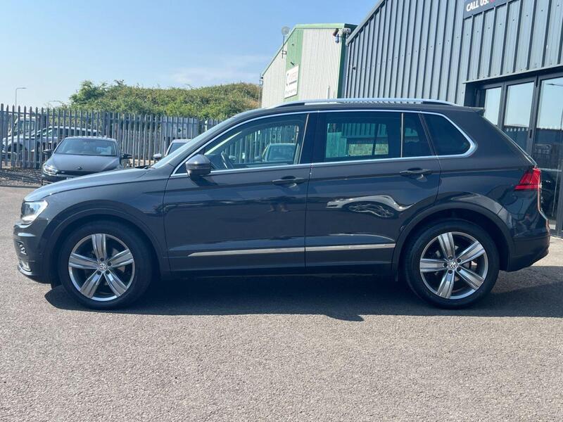 Volkswagen Tiguan view 3