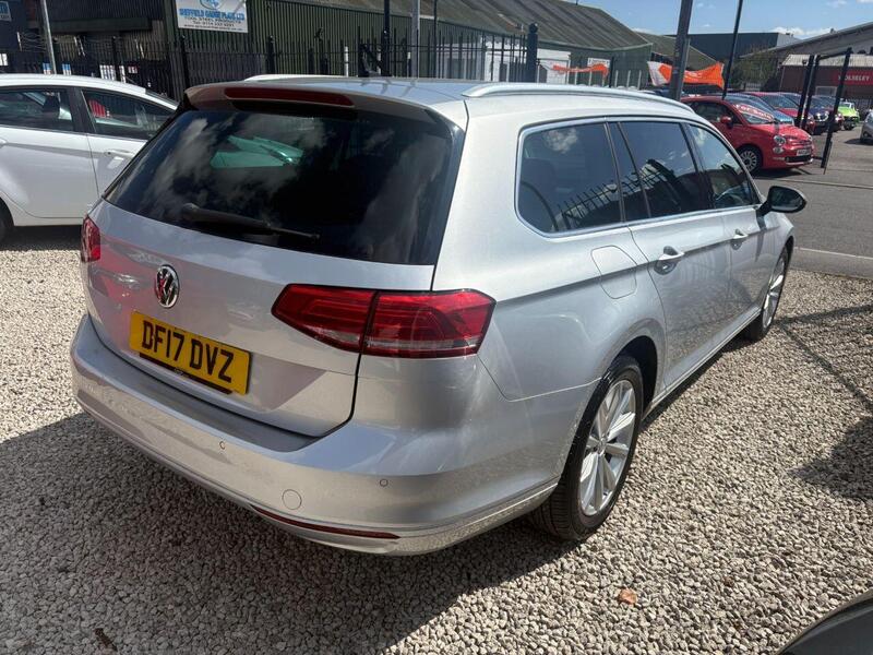 Volkswagen Passat view 6