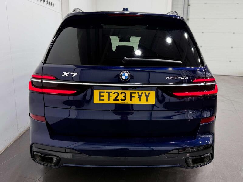BMW X7 view 7