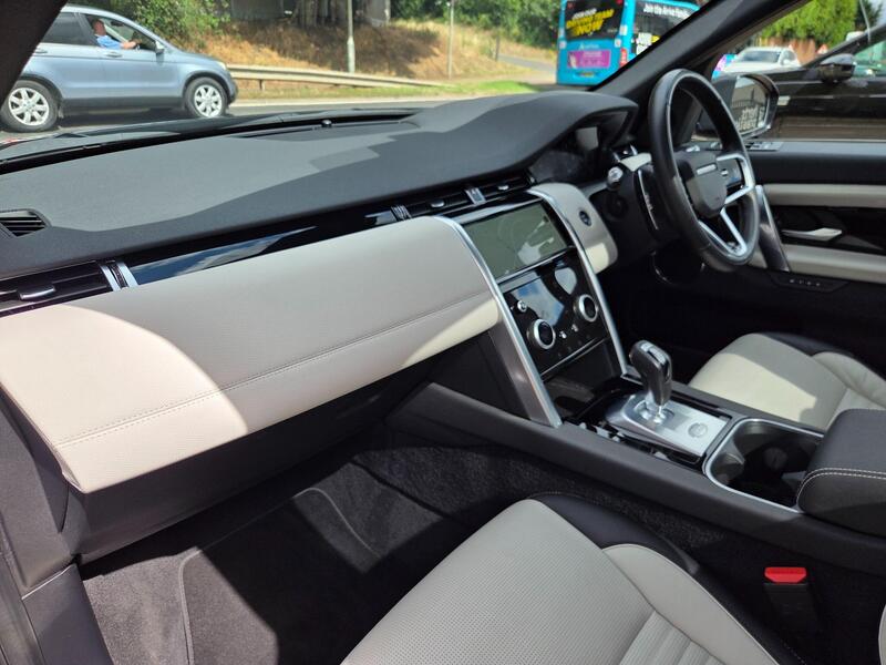 Land Rover Discovery Sport view 6