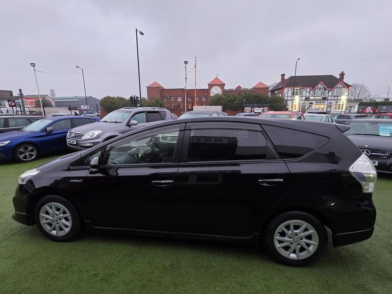 Toyota Prius view 6