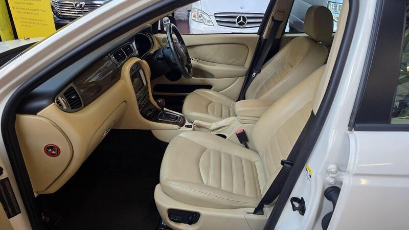 Jaguar X-Type view 7