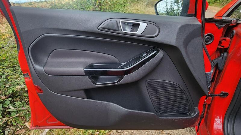 2012 Ford Fiesta — photo 44
