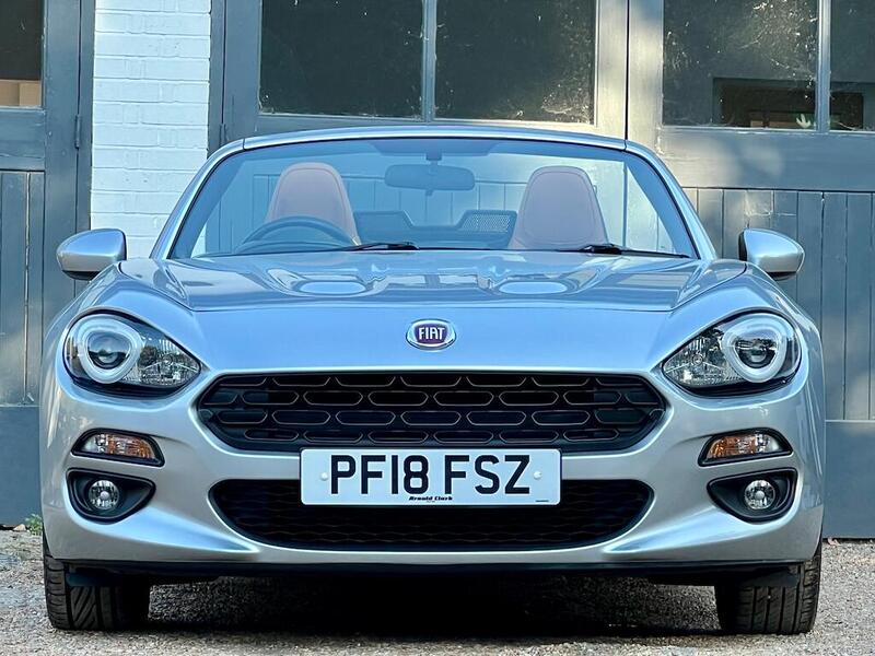 Fiat 124 Spider view 4