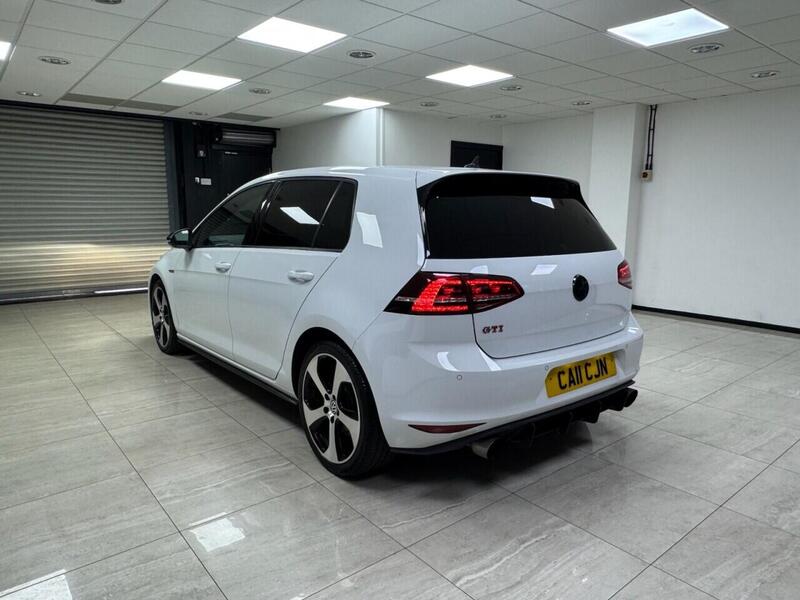 Volkswagen Golf view 5