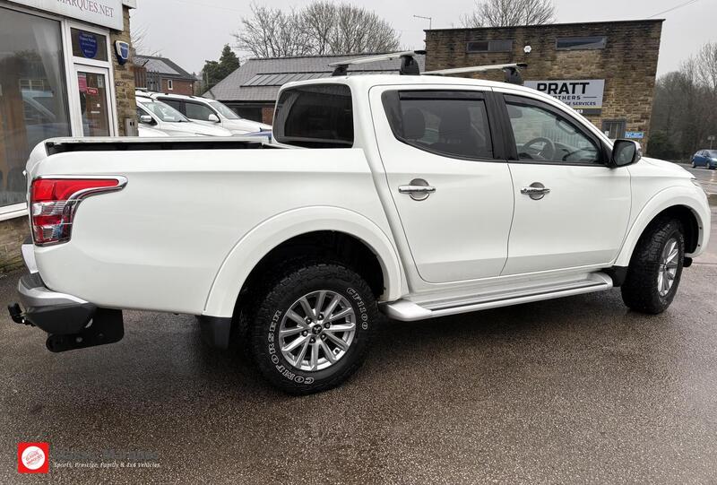 Mitsubishi L200 view 3