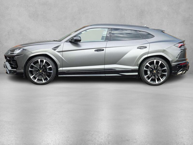 Lamborghini Urus view 4