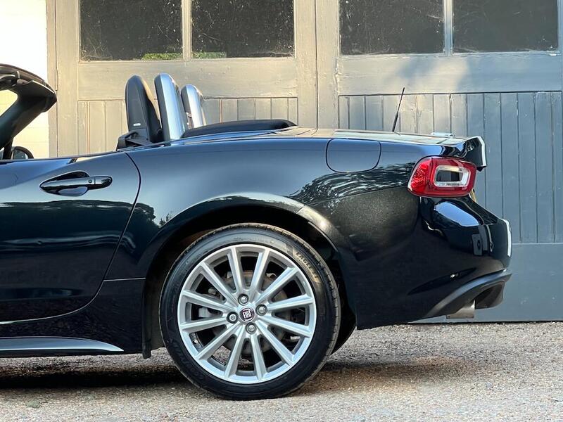 Fiat 124 Spider view 6