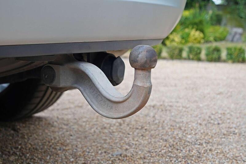 Land Rover Discovery view 4