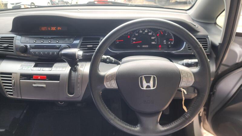2008 Honda FR-V — photo 18