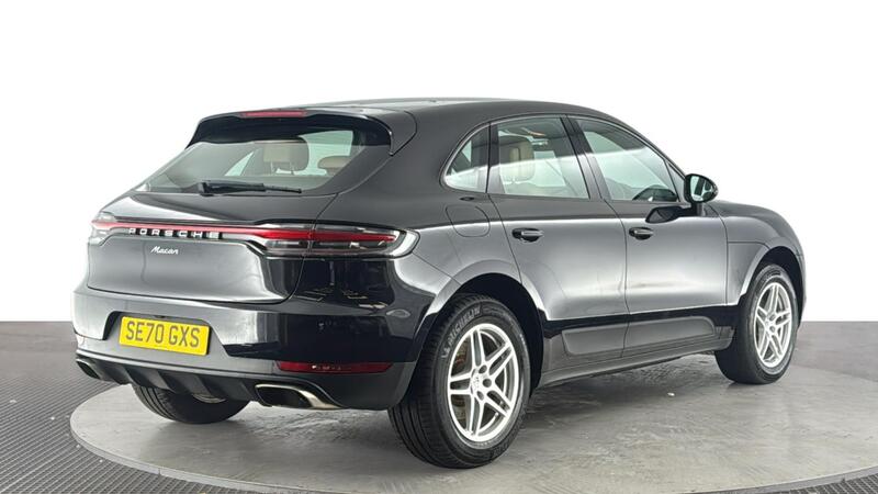Porsche Macan view 4