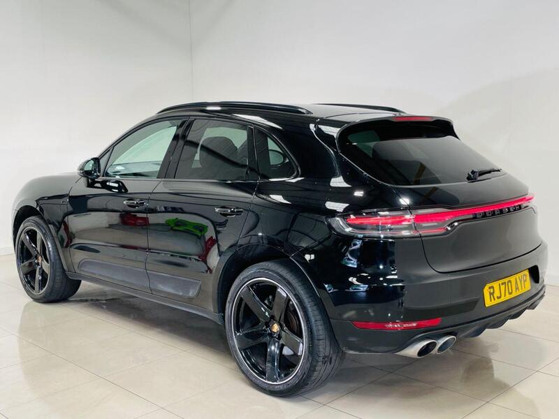 Porsche Macan view 3