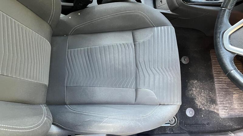 2013 Ford Fiesta — photo 40