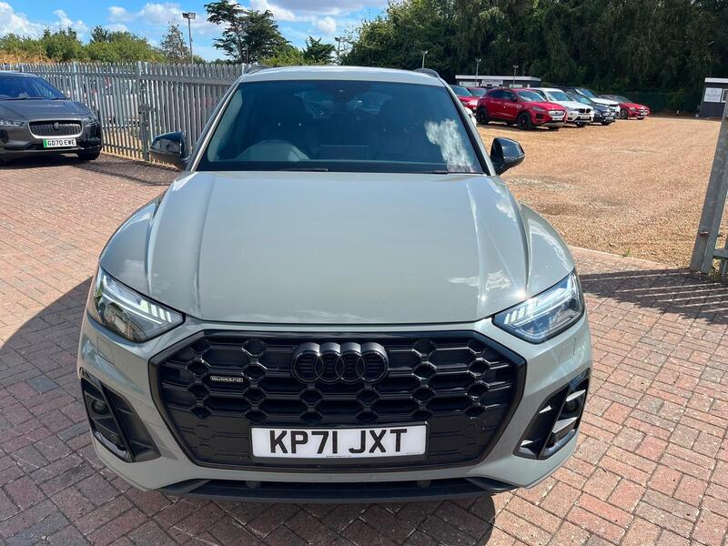 Audi Q5 view 4
