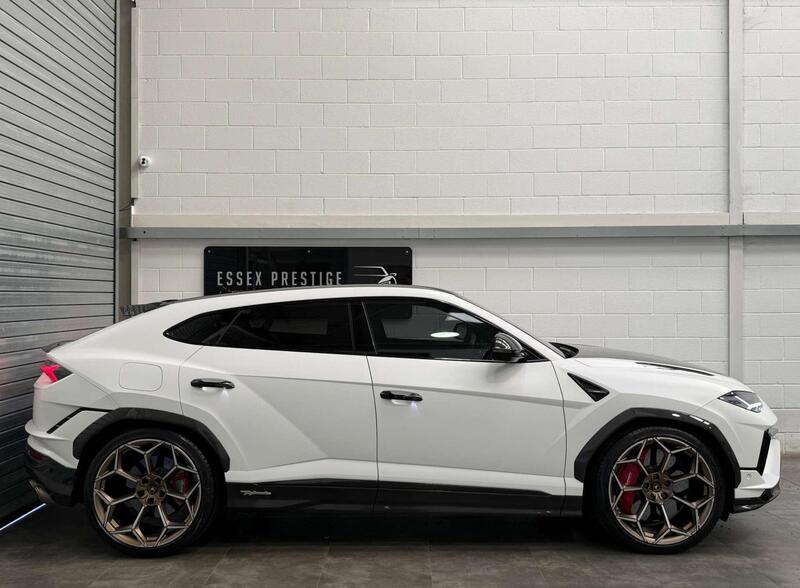 Lamborghini Urus view 5