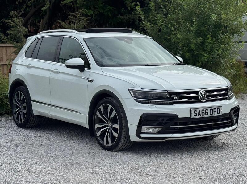 Volkswagen Tiguan view 3