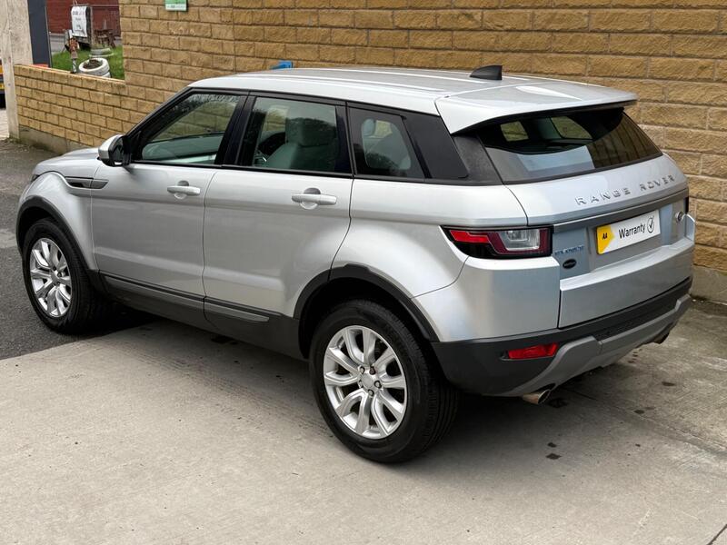 Land Rover Range Rover Evoque view 3