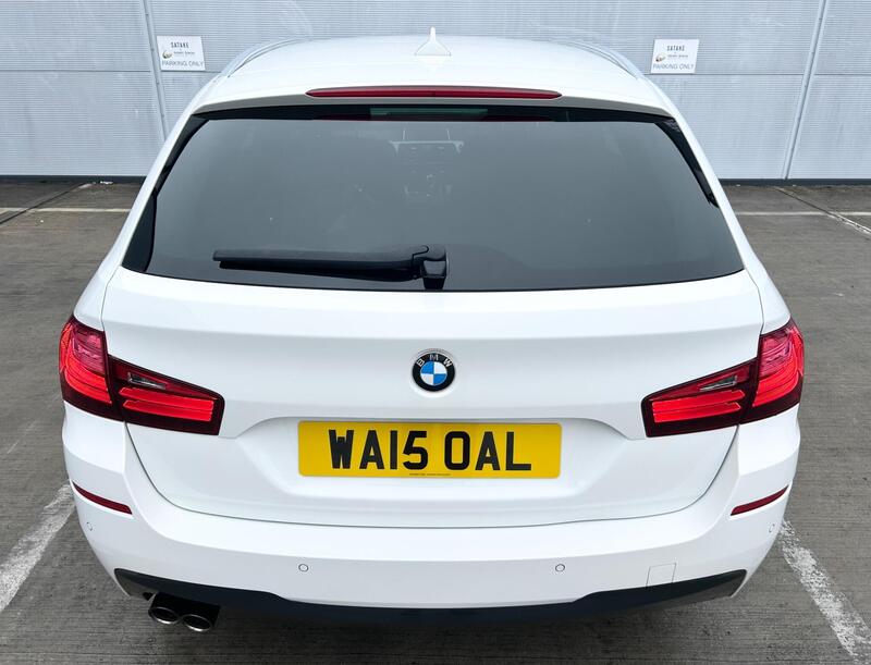 BMW 5 Series view 5