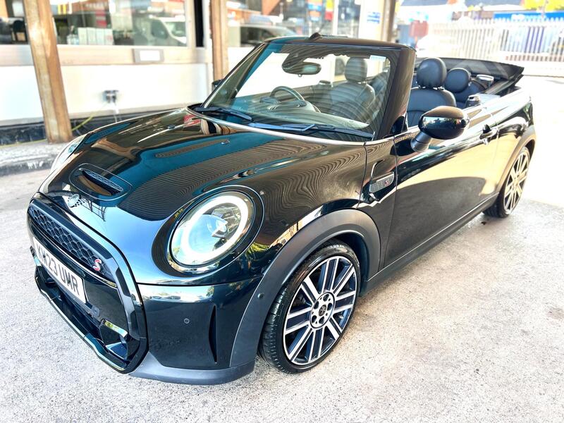 Mini Convertible view 7