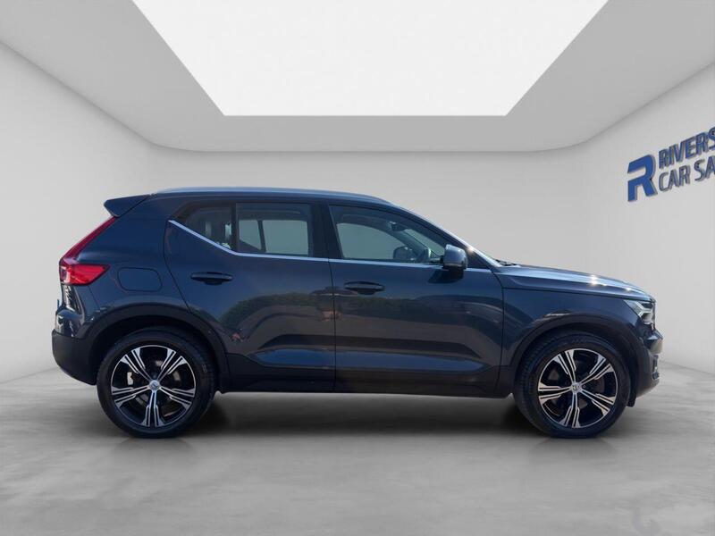 Volvo XC40 view 3