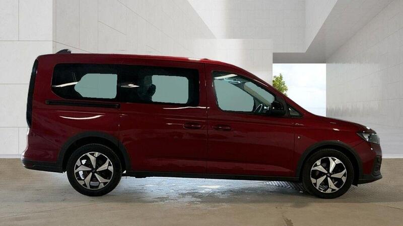 Ford Grand Tourneo Connect view 3