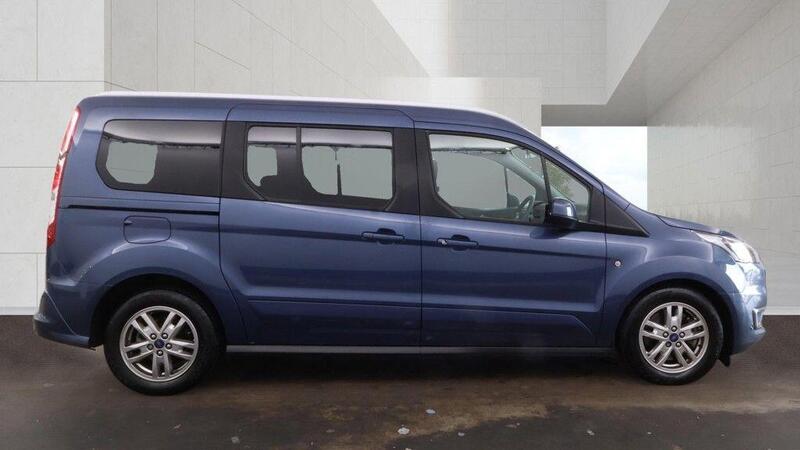Ford Grand Tourneo Connect view 2