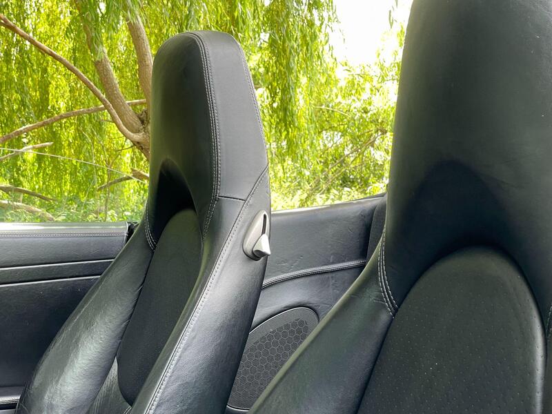 Porsche 911 view 40