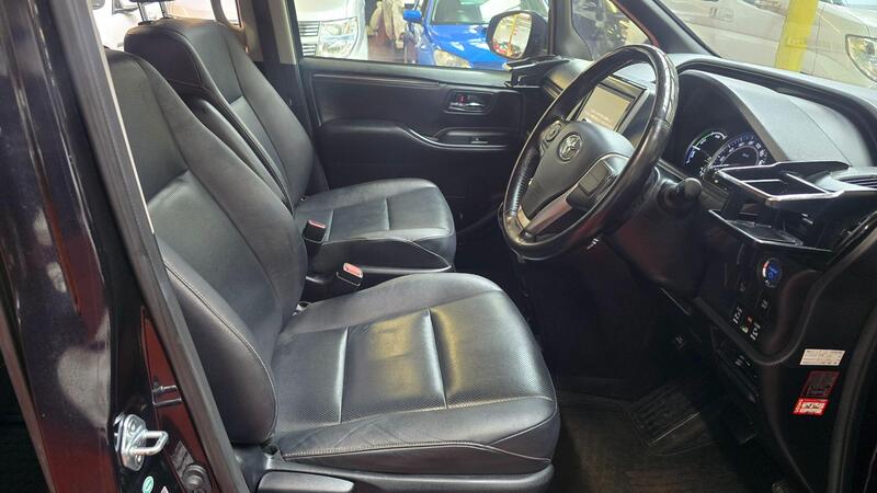 Toyota Voxy view 5