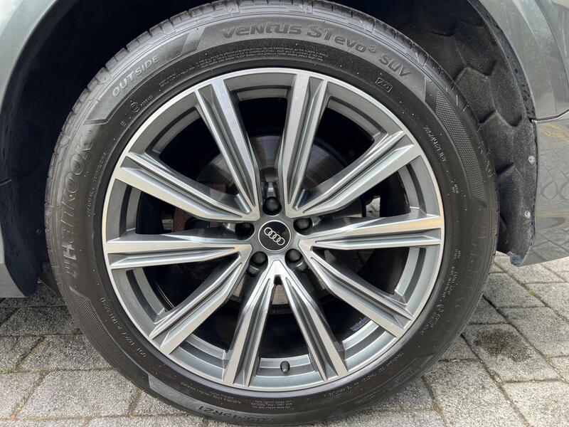 Audi Q8 view 46