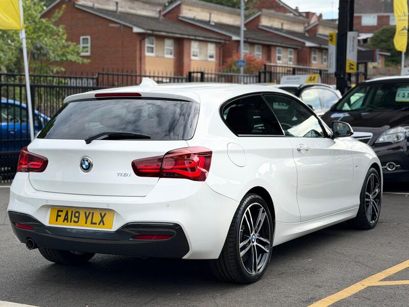 BMW 1 Series view 3
