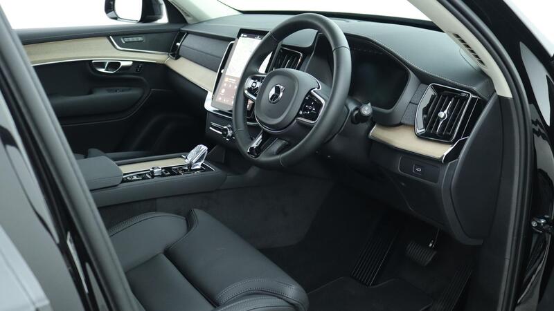 Volvo XC90 view 4