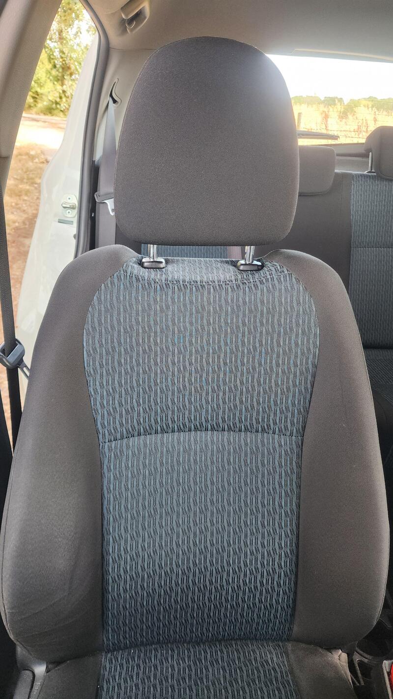 2012 Toyota Yaris — photo 37