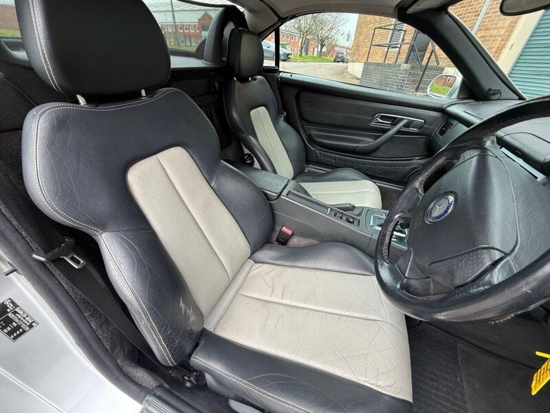 Mercedes-Benz SLK view 3