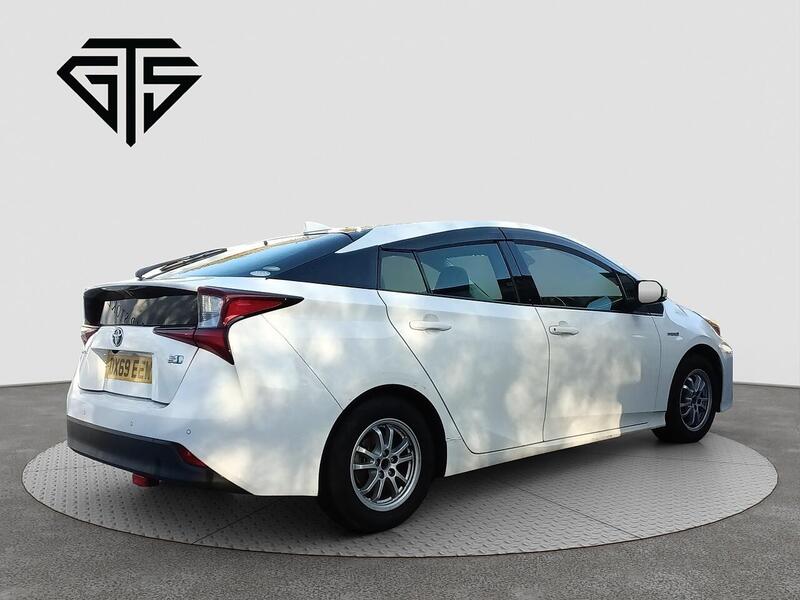 Toyota Prius view 3