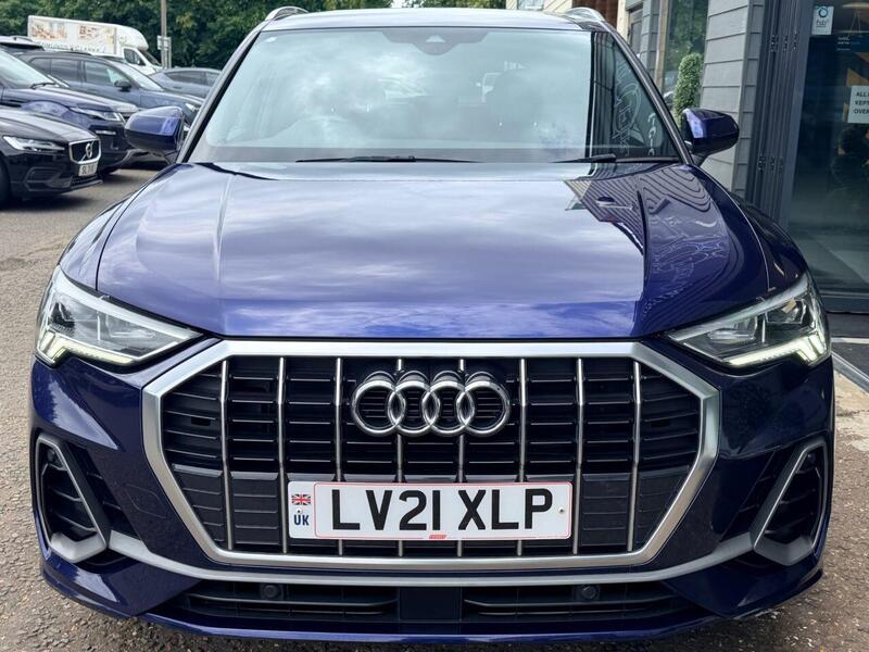 Audi Q3 view 5