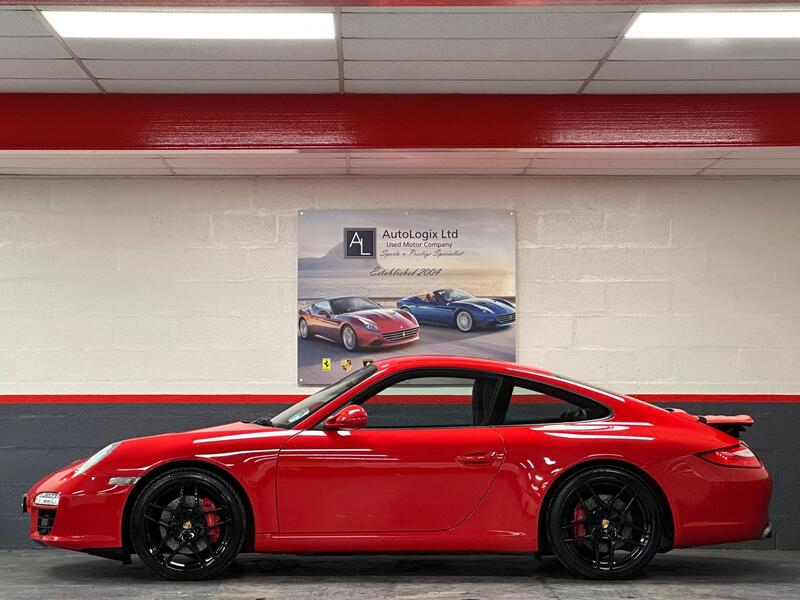 Porsche 911 view 5