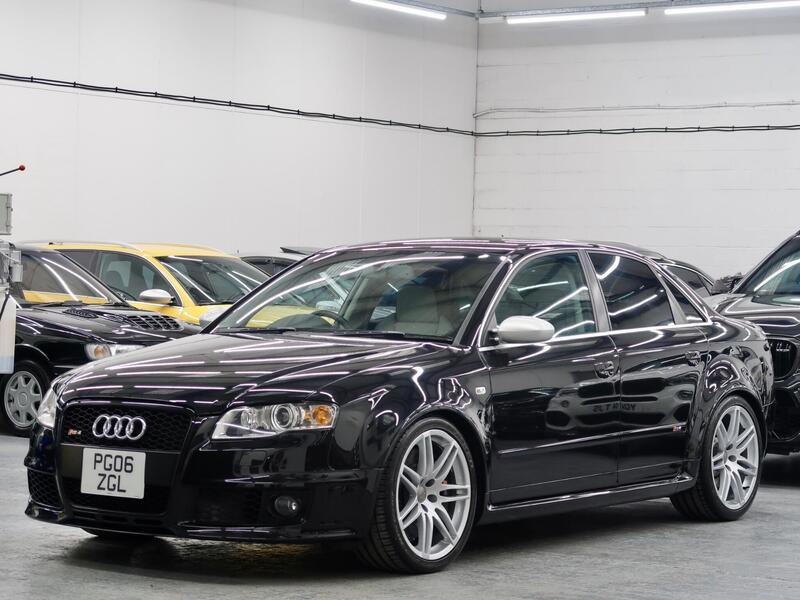Audi RS4 view 6
