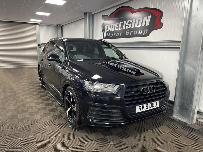 Audi Audi Q7 view 2