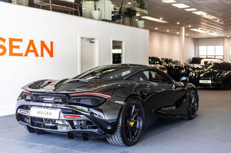 Mclaren 720s view 7
