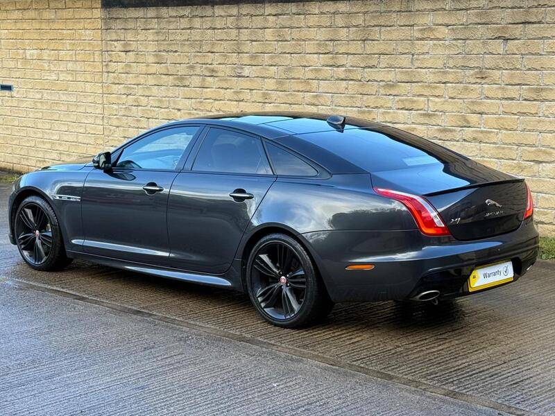 Jaguar XJ view 3
