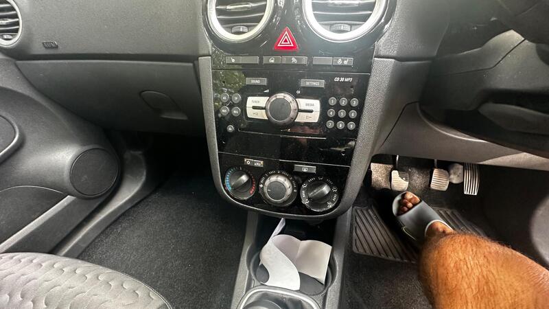 2014 Vauxhall Corsa — photo 15