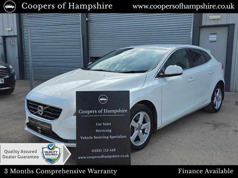 Volvo V40 — photo 1