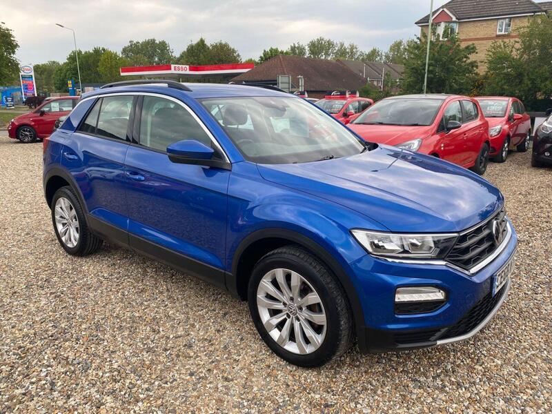 Volkswagen T-Roc view 2