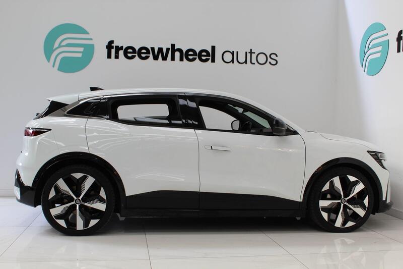 2023 Renault Megane E-Tech in White — image 28 of 83