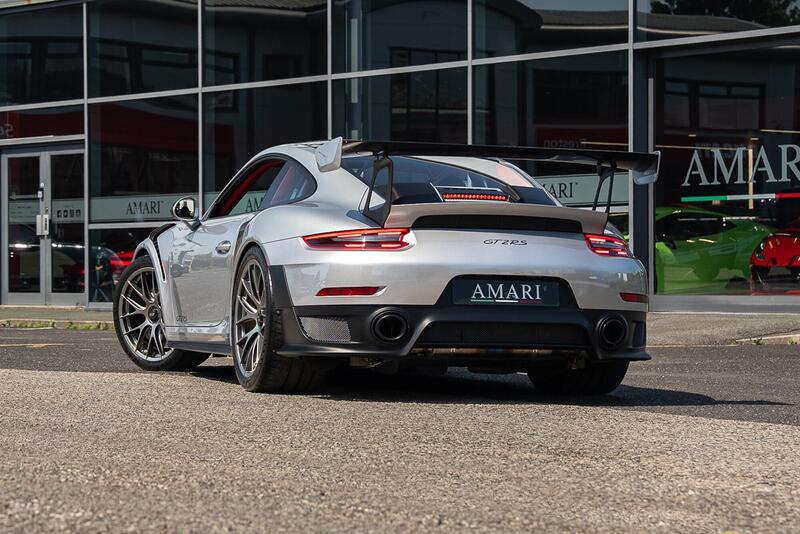 Porsche 911 view 5
