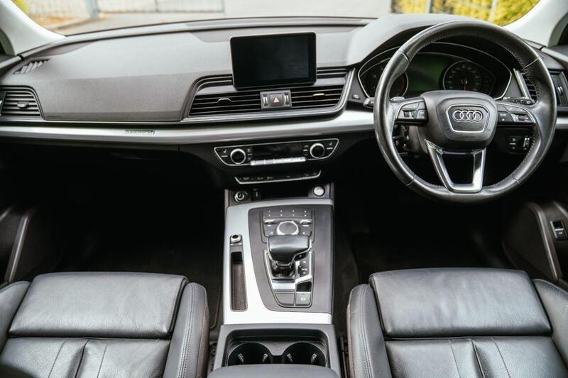 Audi Audi Q5 view 2