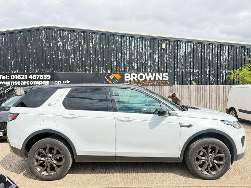 Land Rover Discovery Sport view 7