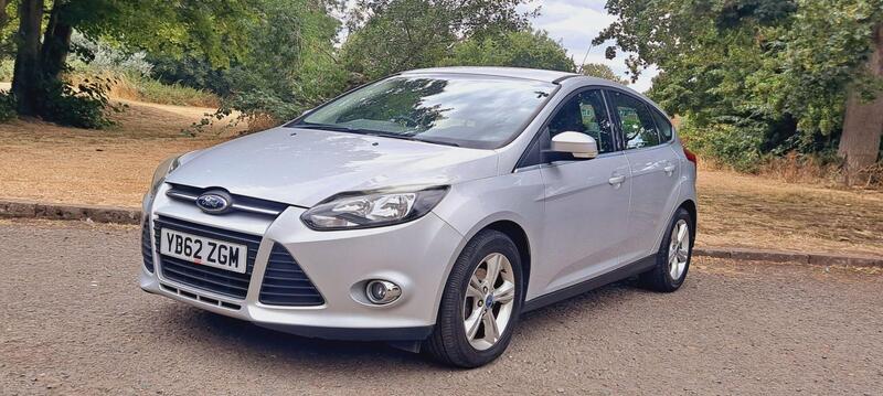 Ford Focus view 3